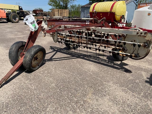 Image of International Harvester 35 equipment image 1