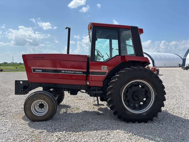 Image of International Harvester 3688 equipment image 2