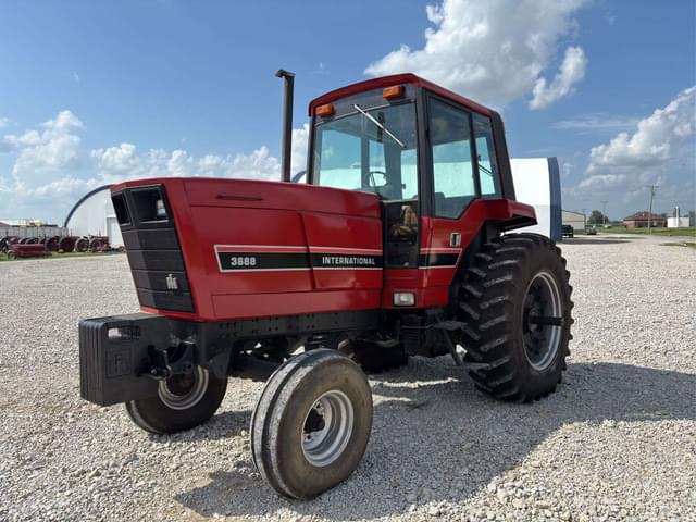 Image of International Harvester 3688 equipment image 1
