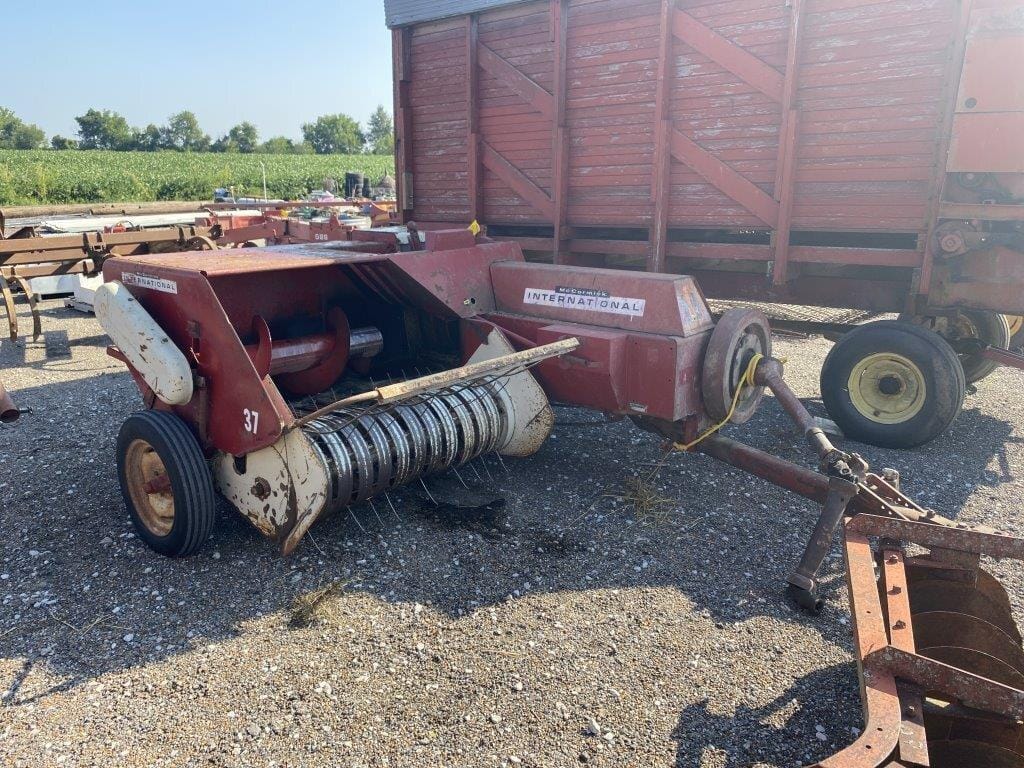 Main image International Harvester 37