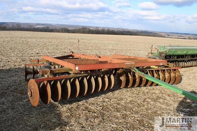 Image of International Harvester 370 equipment image 3