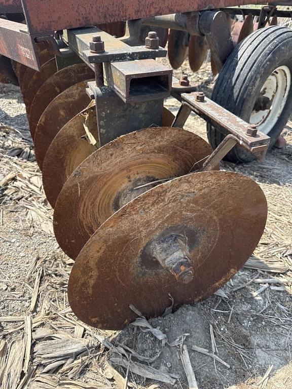 Image of International Harvester 370 equipment image 3