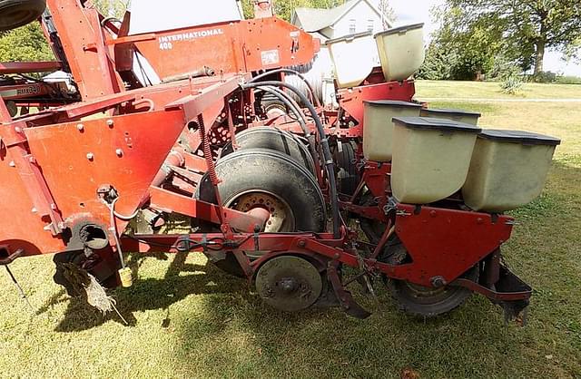 Image of International Harvester 400 equipment image 4