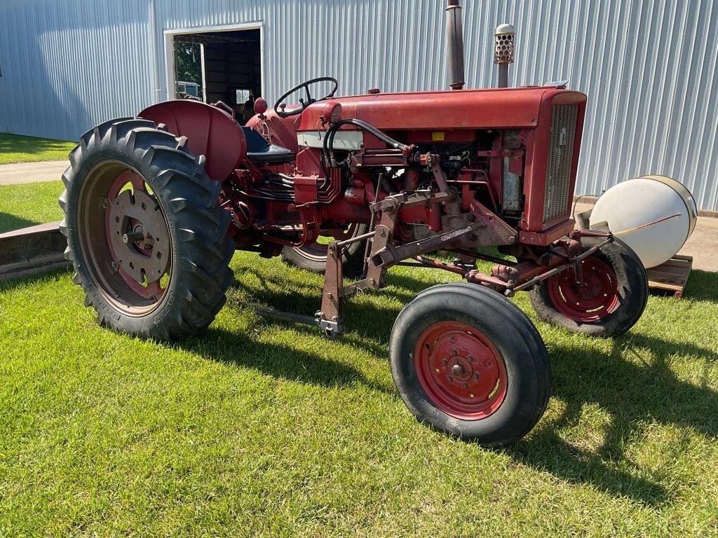 International Harvester 404 Equipment Image0