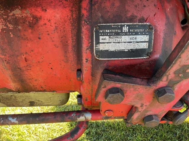 Image of International Harvester 404 equipment image 3
