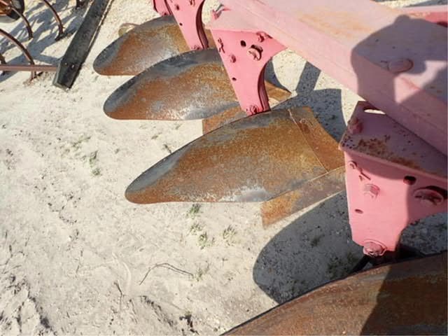 Image of International Harvester 420 equipment image 4