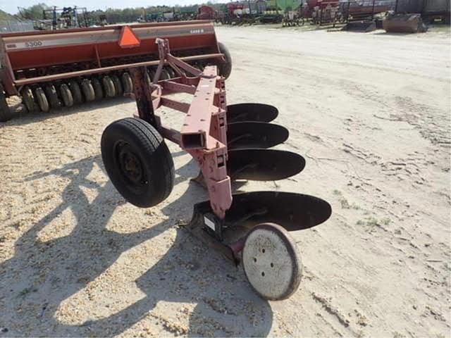 Image of International Harvester 420 equipment image 2