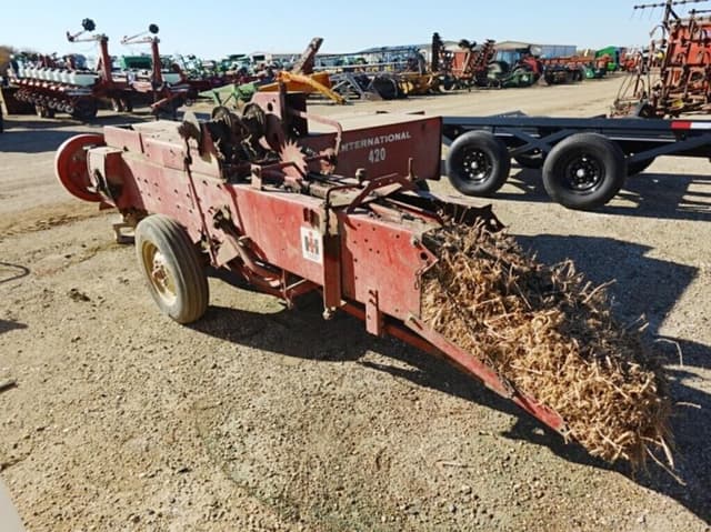 Image of International Harvester 420 equipment image 3
