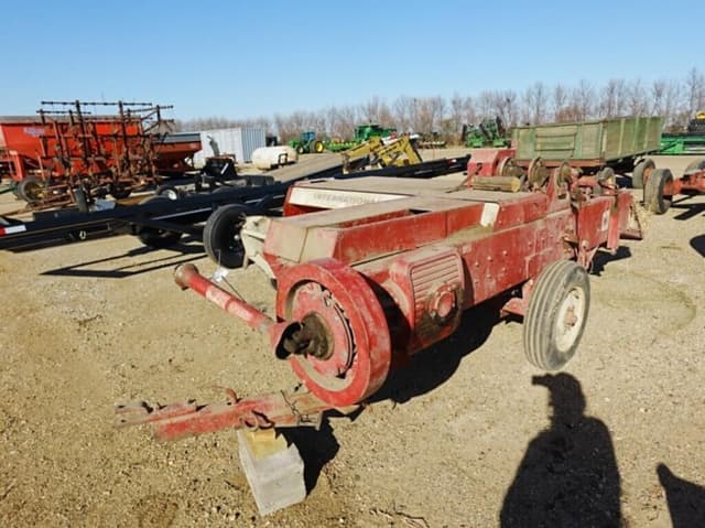 Image of International Harvester 420 equipment image 1