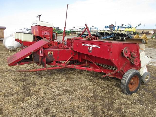 Image of International Harvester 430 equipment image 2