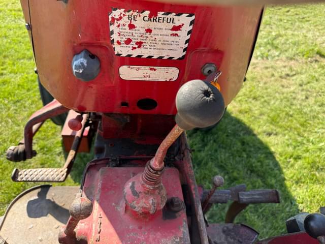 Image of International Harvester 434 equipment image 3