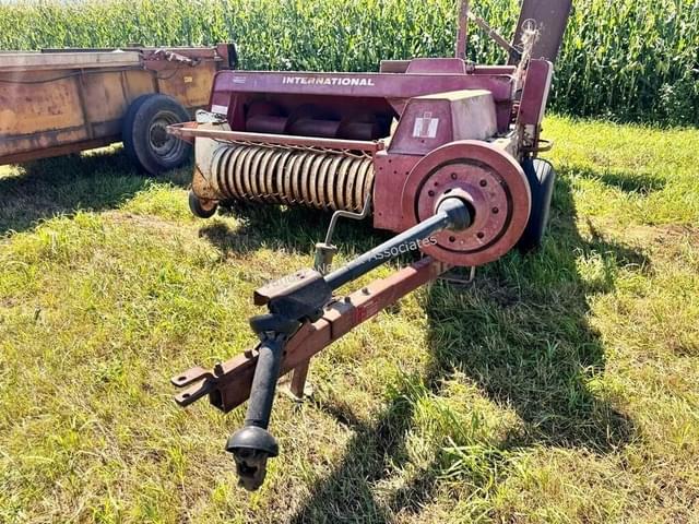 Image of International Harvester 435 equipment image 1