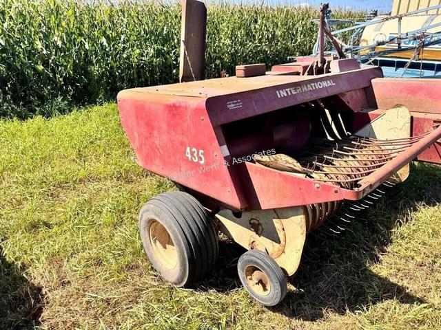 Image of International Harvester 435 equipment image 3