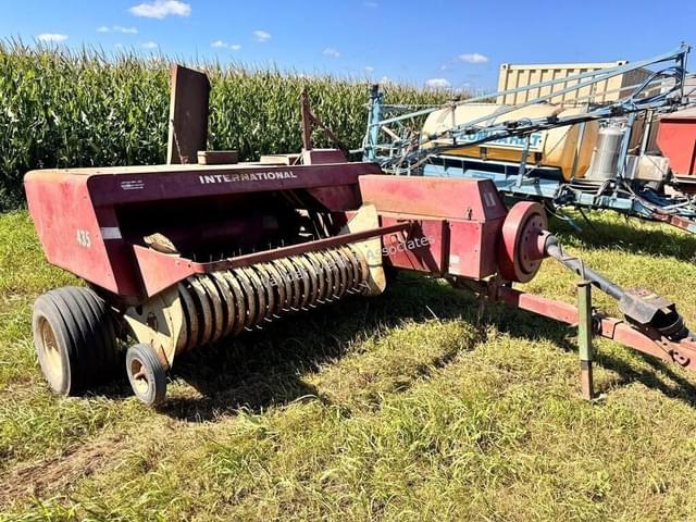 Image of International Harvester 435 equipment image 2
