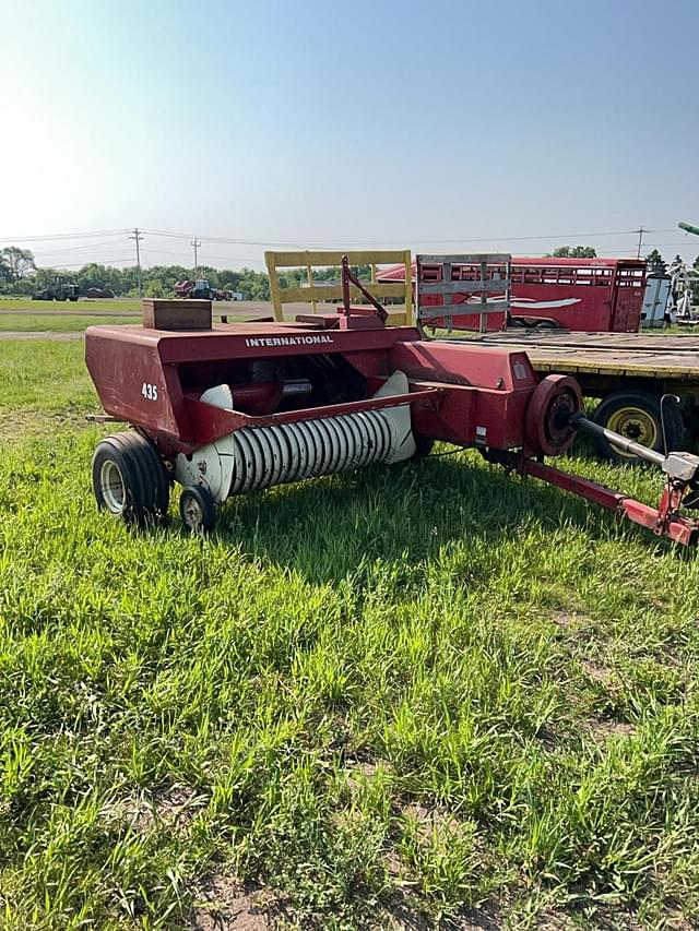 Image of International Harvester 435 equipment image 1