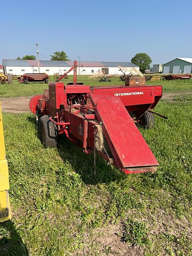 Image of International Harvester 435 equipment image 4
