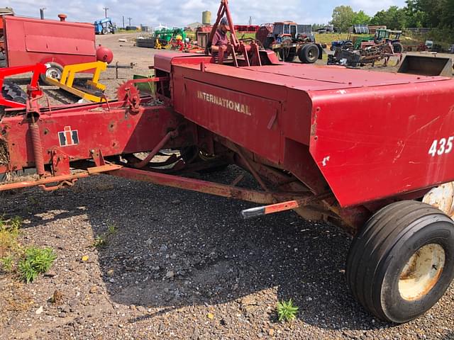 Image of International Harvester 435 equipment image 4