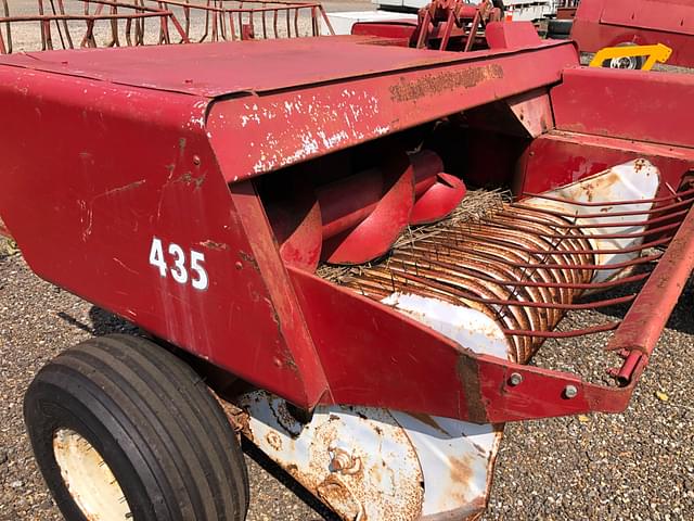 Image of International Harvester 435 equipment image 2