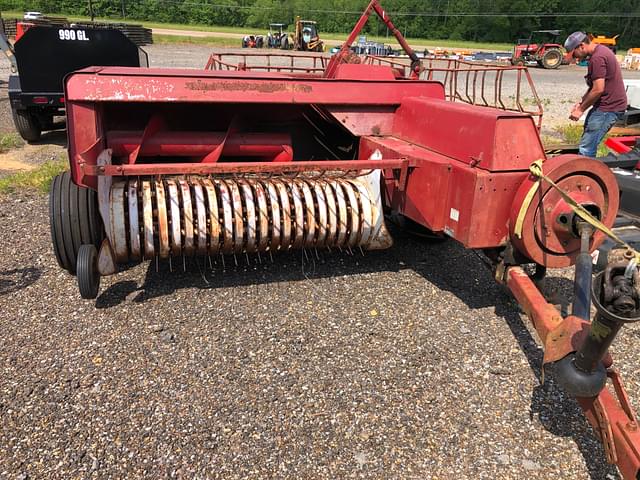 Image of International Harvester 435 equipment image 1