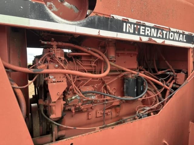 Image of International Harvester 4386 equipment image 3