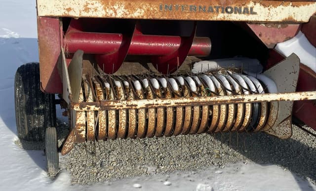 Image of International Harvester 440 equipment image 2