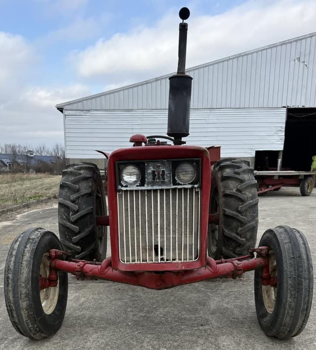 Image of International Harvester 444 equipment image 4