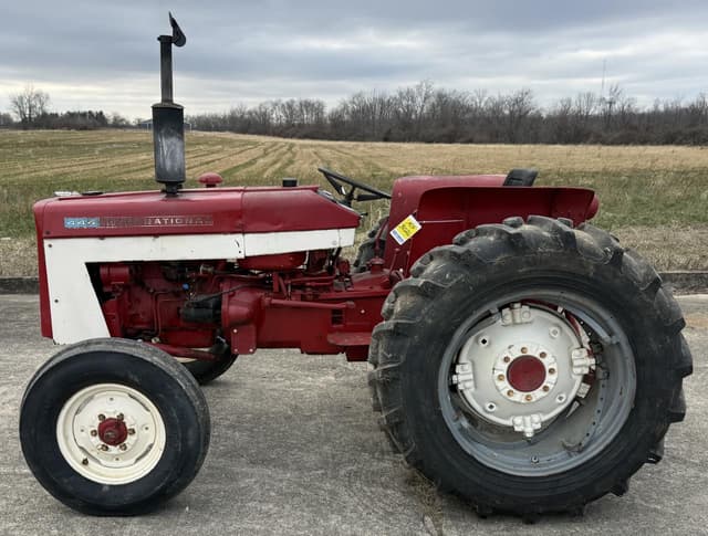 Image of International Harvester 444 equipment image 2