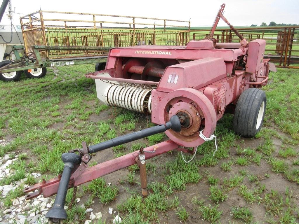 Main image International Harvester 445