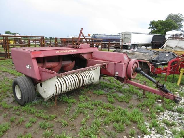 Image of International Harvester 445 equipment image 1