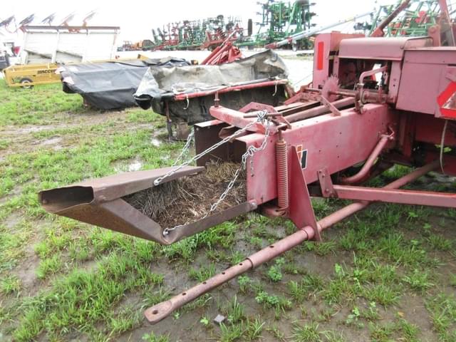 Image of International Harvester 445 equipment image 3