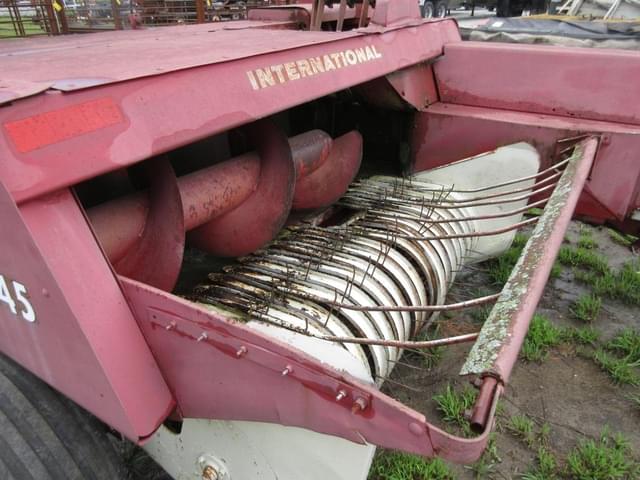 Image of International Harvester 445 equipment image 2