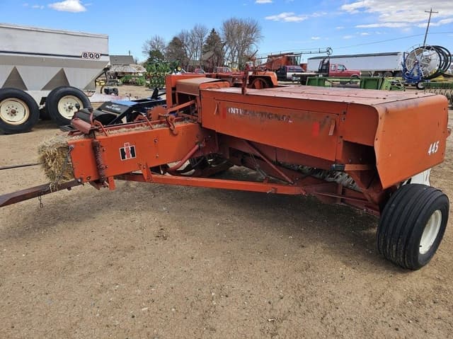 Image of International Harvester 445 equipment image 3