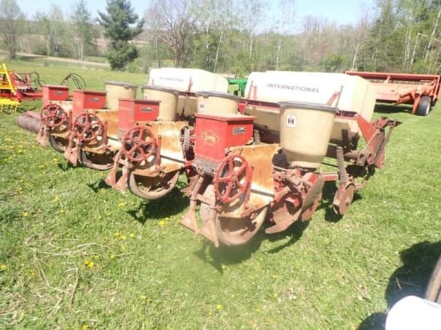 Image of International Harvester 456 equipment image 4