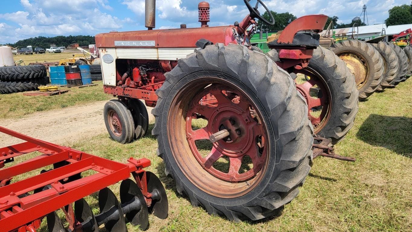 International Harvester 460 Equipment Image0