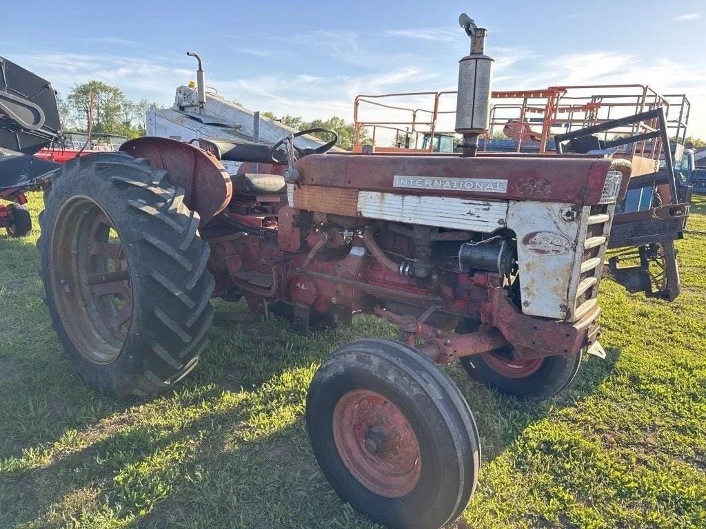 International Harvester 460 Equipment Image0
