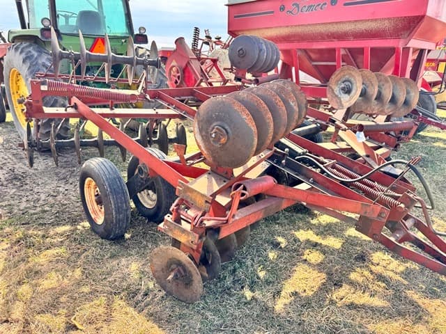 Image of International Harvester 470 equipment image 2