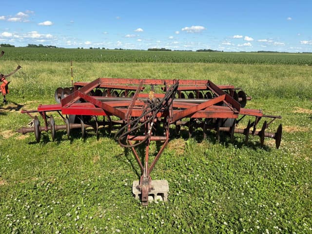 Image of International Harvester 470 equipment image 1