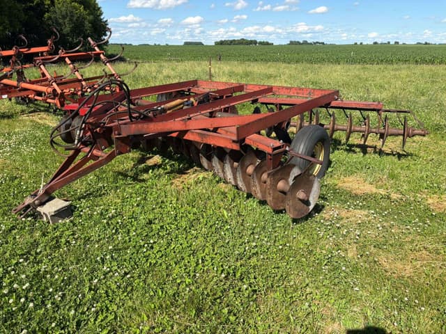 Image of International Harvester 470 equipment image 2