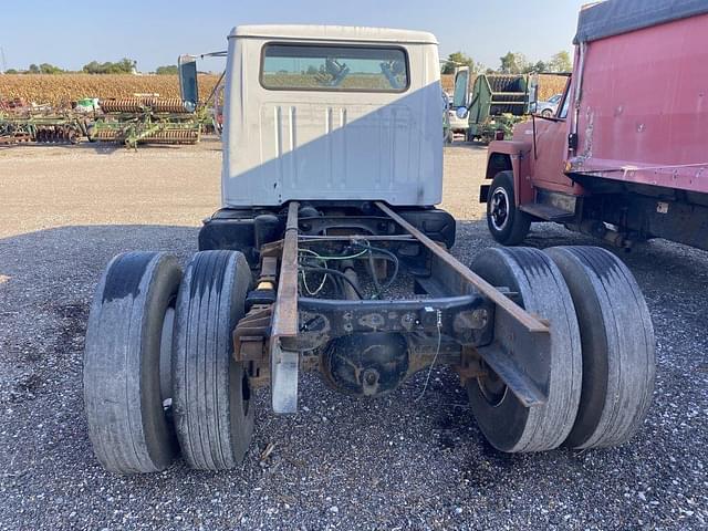 Image of International Navistar 4700 equipment image 2