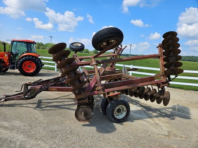 Image of International Harvester 490 equipment image 1