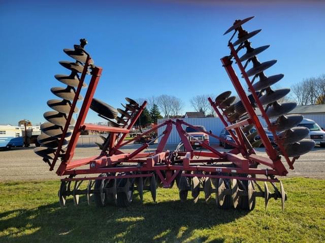 Image of International Harvester 490 equipment image 4