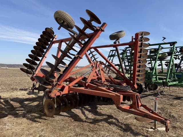 Image of International Harvester 490 equipment image 1