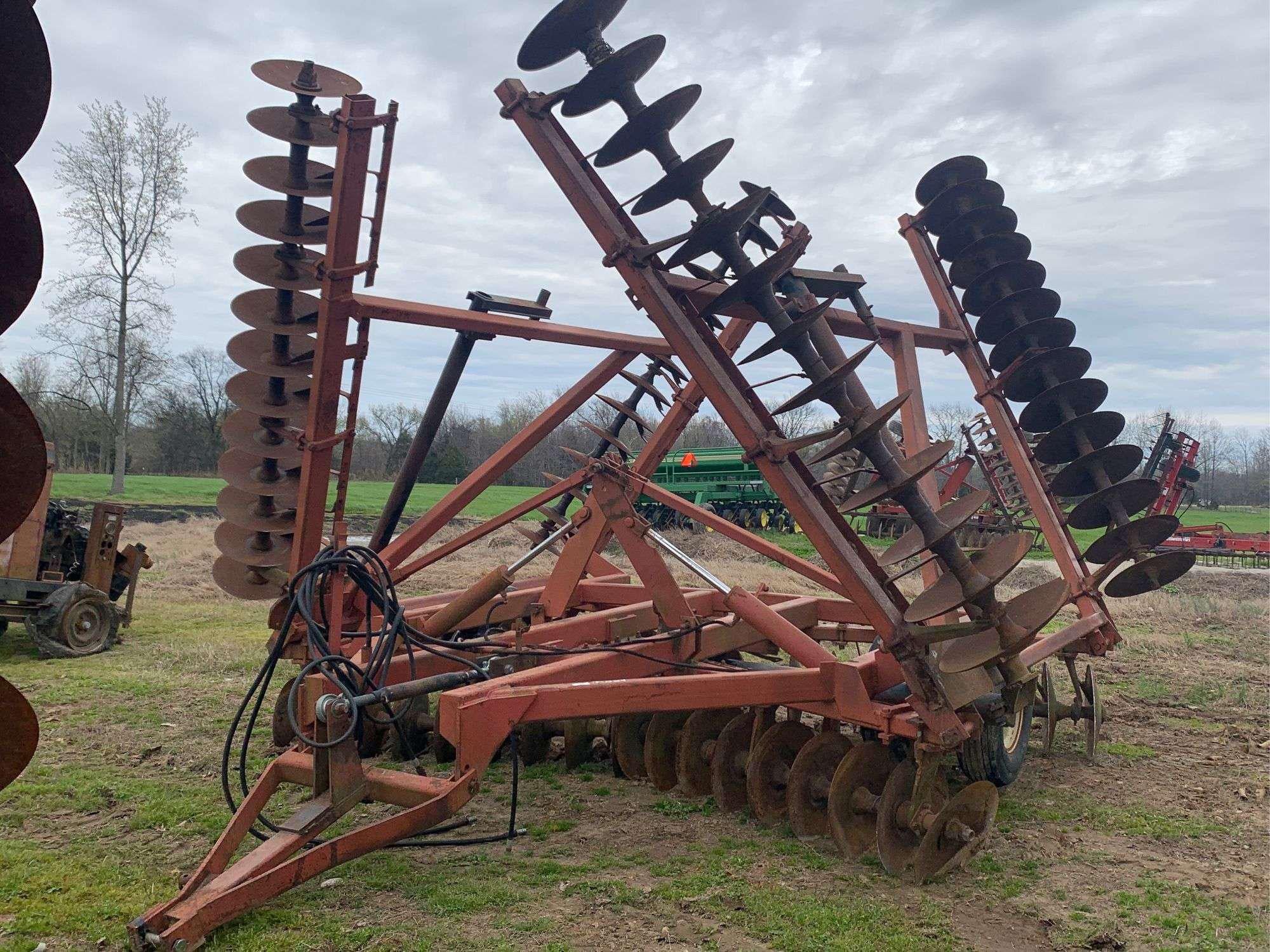 SOLD - IH 490 30' Pull Type Disk Tillage with 30 ft | Tractor Zoom