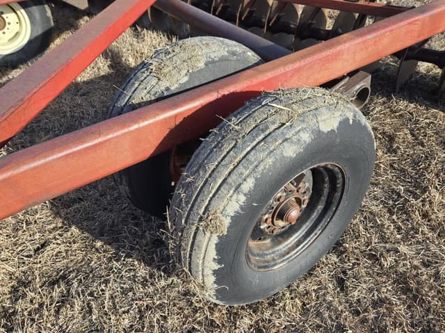 Image of International Harvester 490 equipment image 4