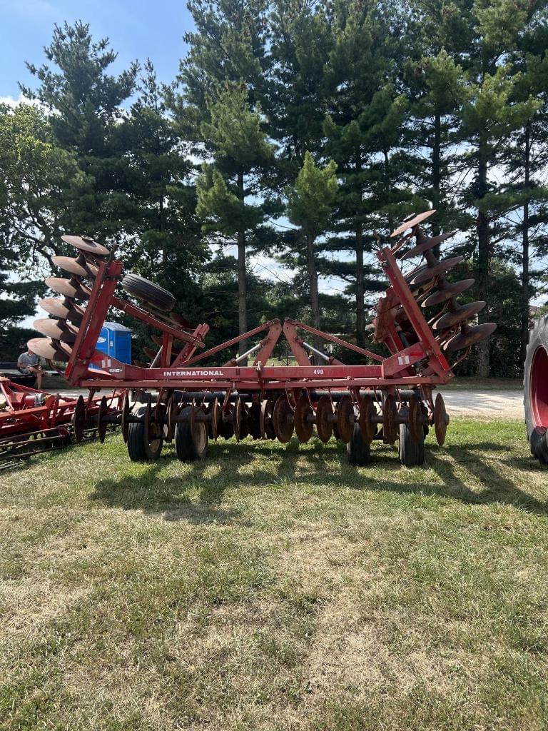 Image of International Harvester 490 Image 1
