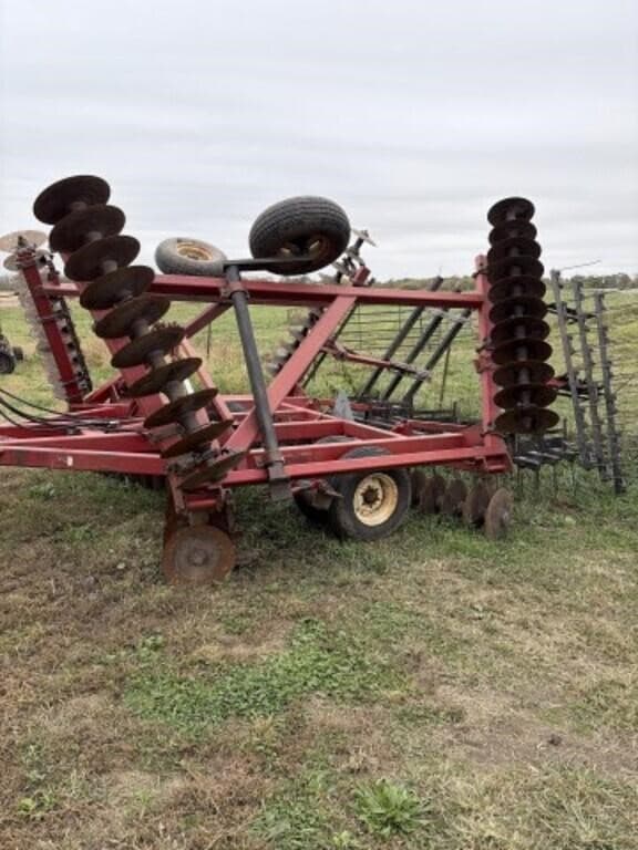 Image of International Harvester 490 Image 1