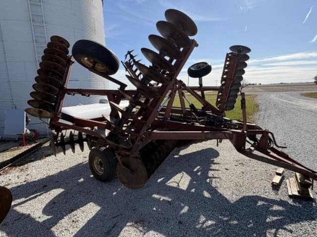 Image of International Harvester 490 equipment image 2