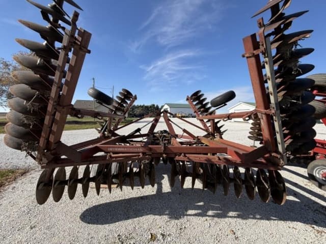 Image of International Harvester 490 equipment image 4