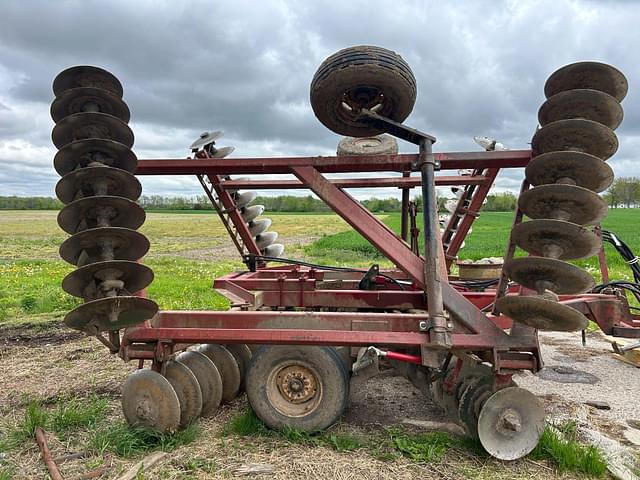 Image of International Harvester 490 equipment image 1
