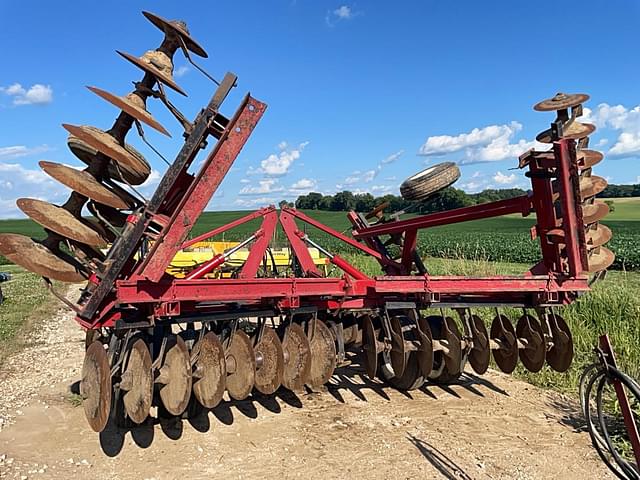 Image of International Harvester 490 equipment image 3